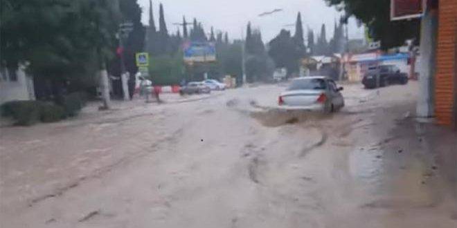 إجلاء عشرات الأشخاص جراء فيضانات في شبه جزيرة القرم
