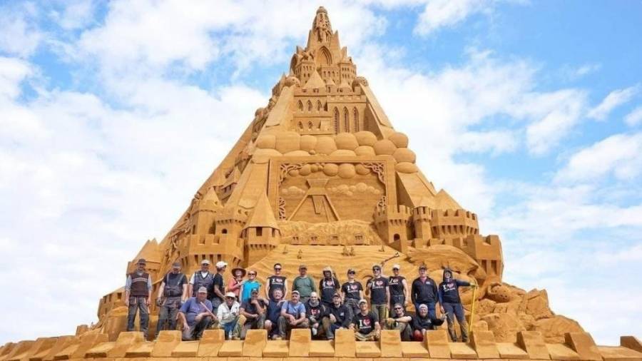 قصر رملي يدخل موسوعة غينيس  صور