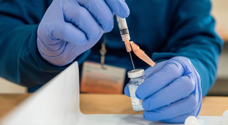 75  من سكان الإمارات تلقوا جرعة من لقاح كورونا