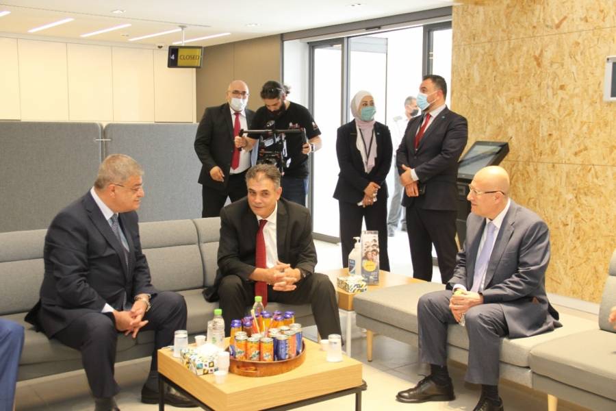 الزعبي يفتتح المقر الجديد للبنك الأهلي الأردني في جامعة البلقاء التطبيقية... صور