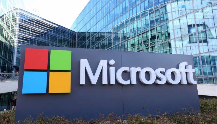 «مايكروسوفت» توزع 200 مليون دولار مكافآت على موظفيها