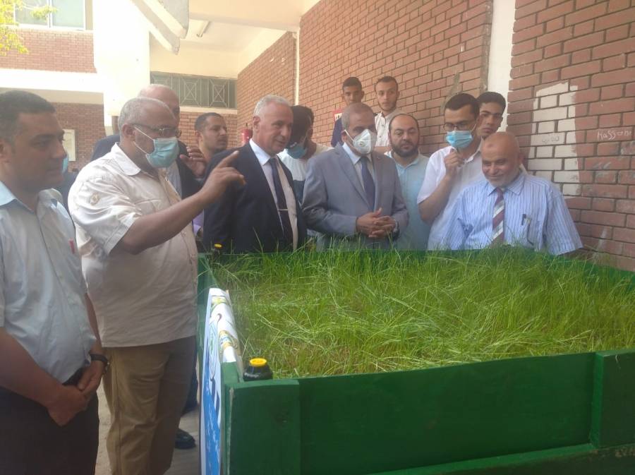 الدكتور محمد المحرصاوي رئيس جامعة الأزهر يشيد بمشروعات تخرج طلاب كلية  الهندسة الزراعية