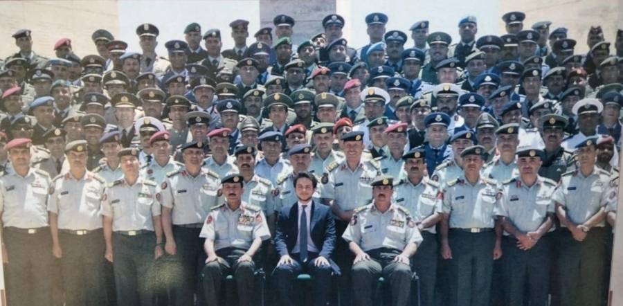 صورة من ذاكرة الجيش العربي ...لولي العهد الأمير الحسين ابن عبد الله