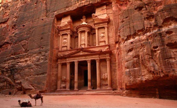 مدينة الأنباط الوردية أعجوبة الصحراء
