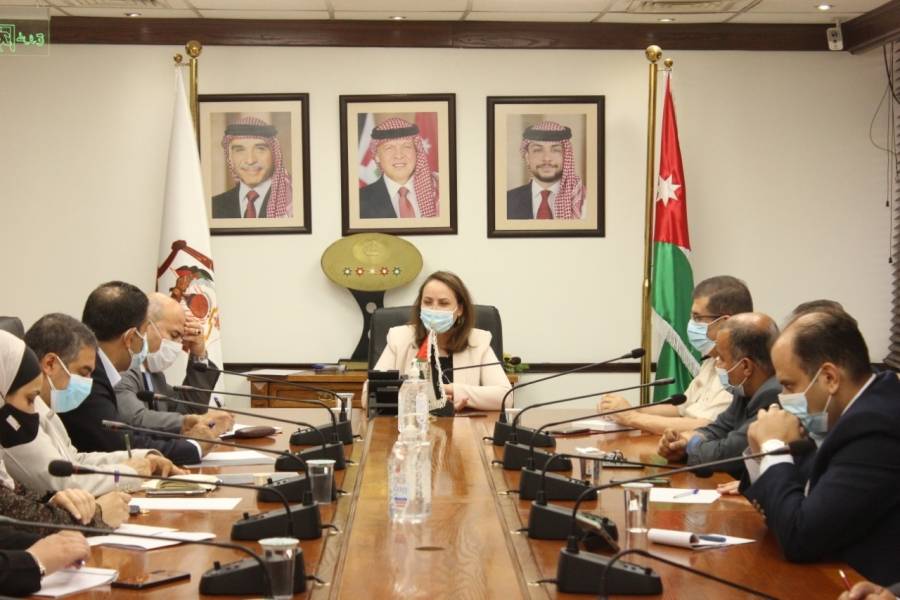 خلال لقاء لبحث اعطاء مسارات سريعة للشركات المنضمة الى صنع في الأردن