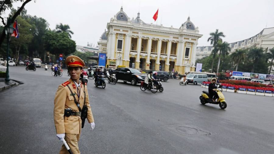 بيونغ يانغ تدعو الشاب للتحدث بلغة الشمال والالتزام بتسريحة الشعر
