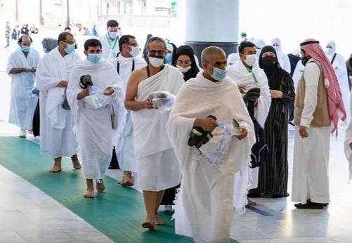 بدء توافد الحجاج إلى المسجد الحرام