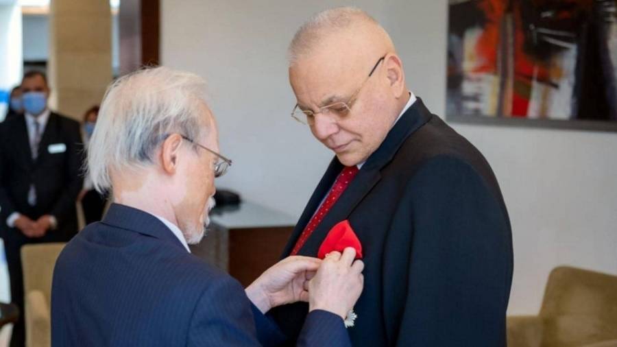 مصري يحصل على أعلى وسام من إمبراطور اليابان