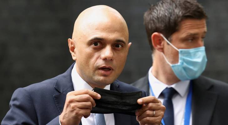 وزير الصحة البريطاني يحث الناس على التعايش مع كورونا بدل أن يرتعدوا منه