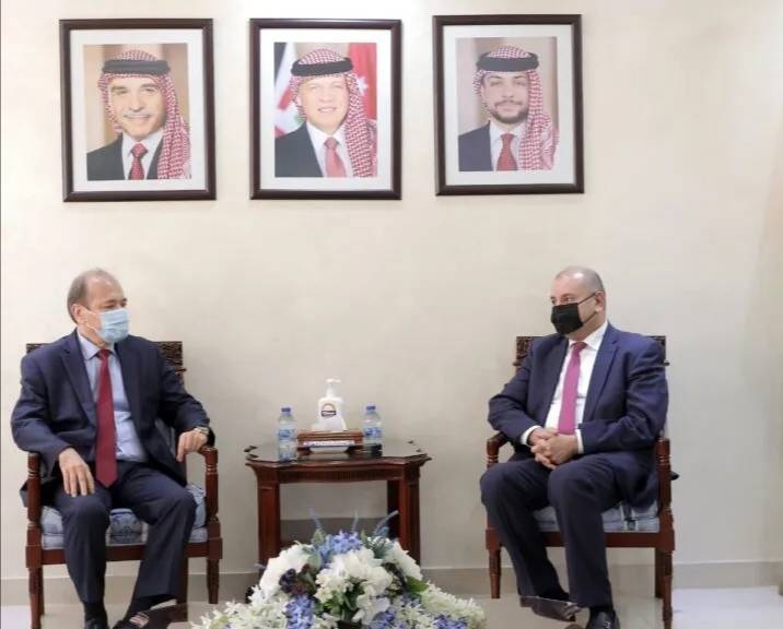 العودات: الحل السلمي هو المخرج الوحيد للأزمة السورية