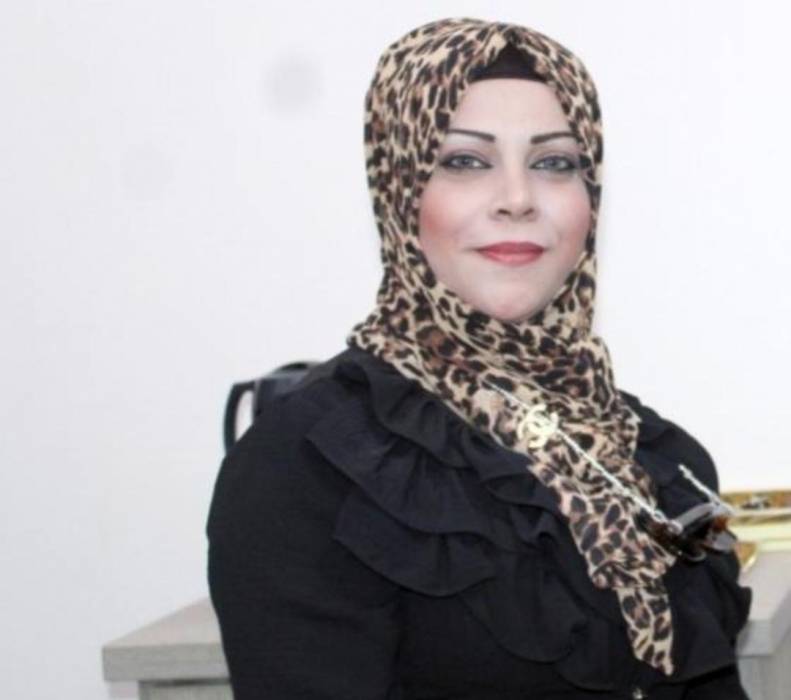 المصور الخاص للملك حسين يكرم الزميلة الحمايدة في نيروز الاخبارية
