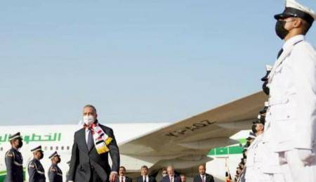 رئيس الوزراء العراقي يعود من واشنطن بـ17 ألف قطعة أثرية