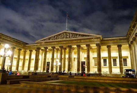 المتحف البريطاني يرمم أواني أثرية تحطمت بانفجار مرفأ بيروت