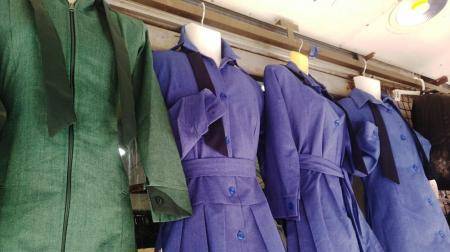 اقبال خجول على المستلزمات المدرسية