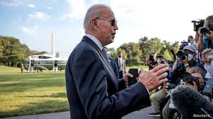 بايدن يرجّح فرض قيود صحية جديدة لمواجهة كورونا