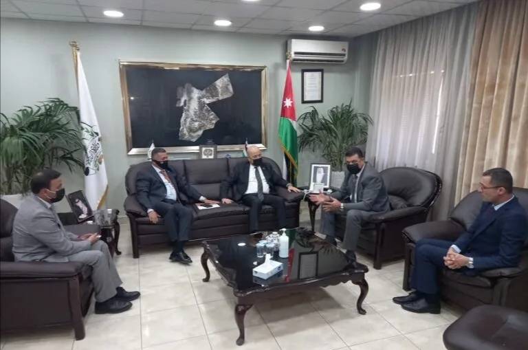 الحنيفات يبحث تبادل السلع واستيراد المواشي مع العراق