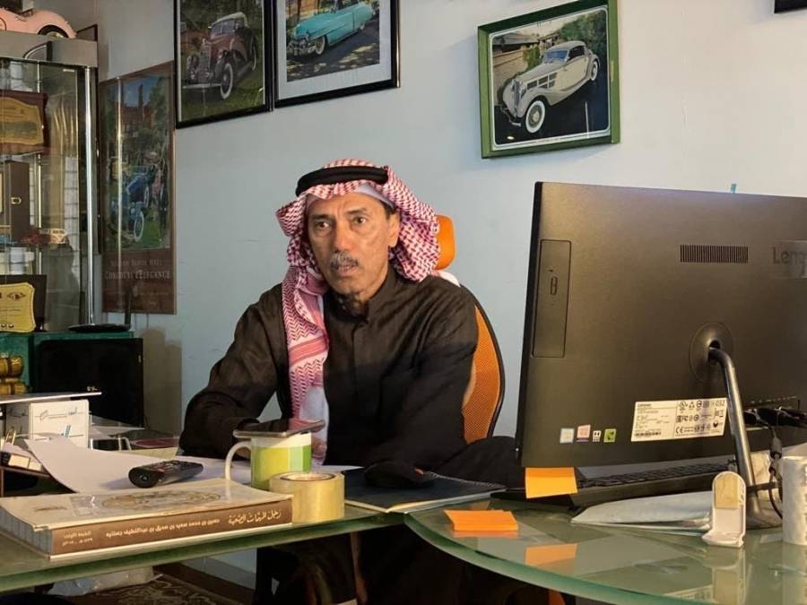 أكاديمي سعودي  يهوى ويجمع السيارات الكلاسيكية... صور