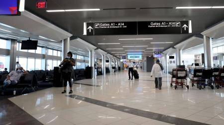 أمريكا تعتزم فتح حدودها أمام المسافرين الأجانب الملقحين بالكامل