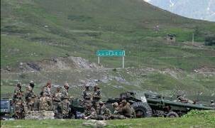 الهند والصين تسحبان قواتهما من منطقة شديدة التوتر على حدودهما المشتركة.