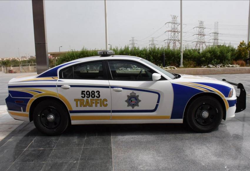 شابان يلقيان بجثة فتاة  أمام المستشفى ويلوذان بالفرار .