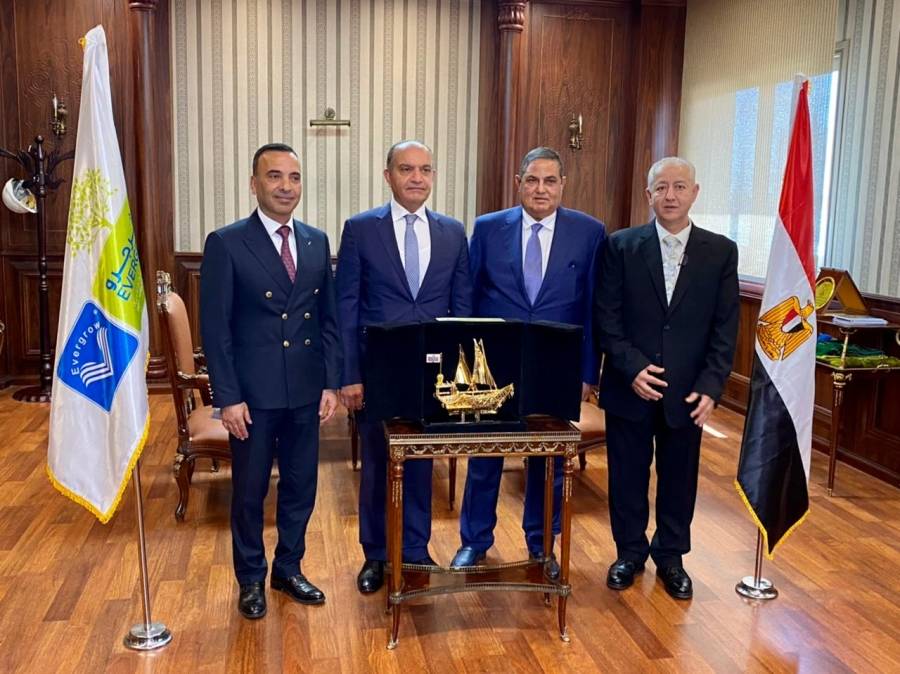السفير العضايلة يزور مجموعة إيفرجرو كنموذج للتعاون الاقتصادي بين الأردن ومصر