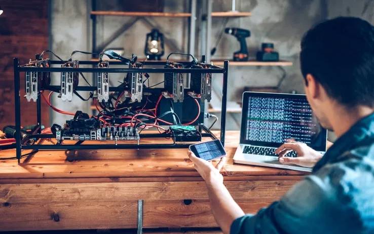 يحصل على أكثر من 50 ألف دولار سنويا... تفاصيل