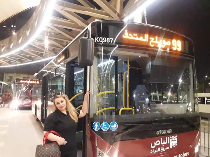 الاعلامية امانه مرزوق : الباص السريع منجز وطني يجب الحفاظ عليه.