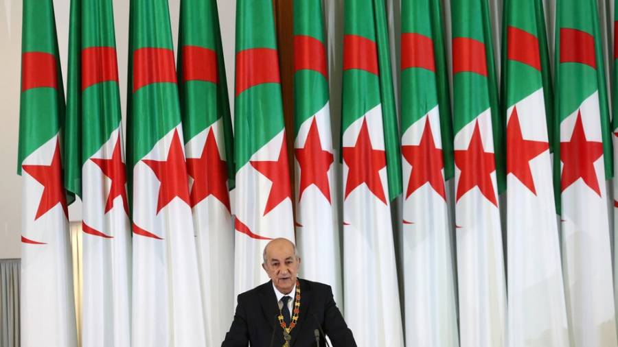 الرئيس الجزائري يحذر من محاولات استهداف بلاده من وراء الستار