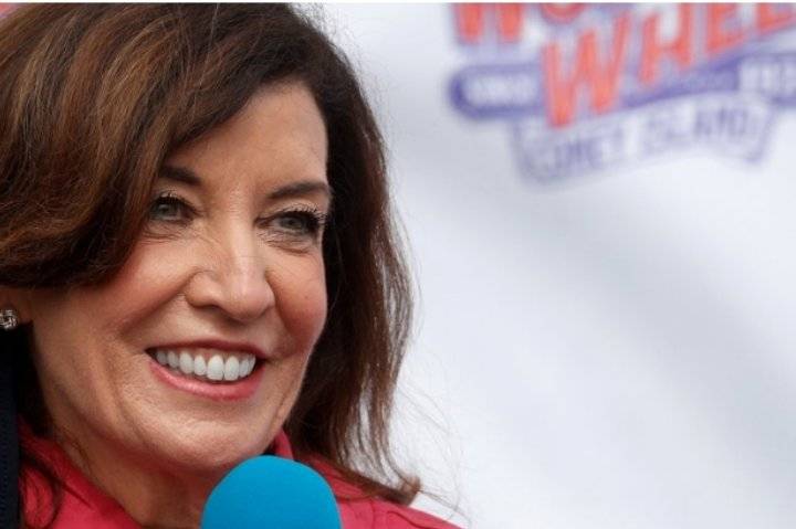 أول امرأة تتولى منصب حاكم نيويورك