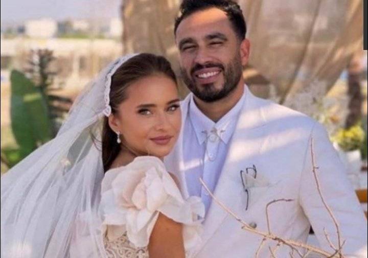 بفستان أنيق.. الفنانة المصرية نيللي كريم تحتفل بزفافها بعد حداد قصير على دلال عبدالعزيز