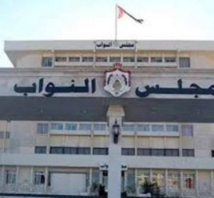 نواب الكرك يلتقون وزير المياه والري
