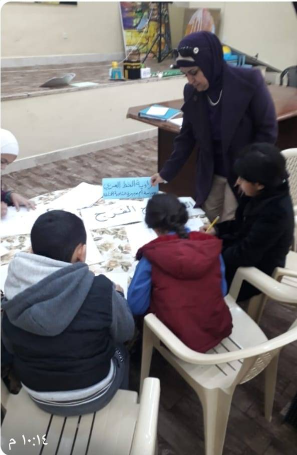 الخط العربي ينمو بين أنامل الاطفال في خيمة اللغة العربية