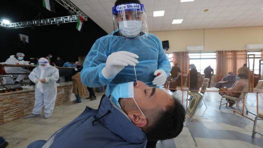 وفاة و377 إصابة جديدة بكورونا في الأراضي الفلسطينية