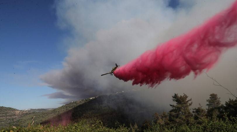 إسرائيل تطلب المساعدة الدولية لإخماد حرائق جبال القدس