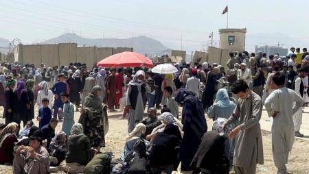 17 مصابا جراء تدافع عند أبواب مطار كابل