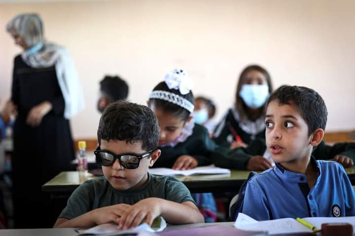 طفل فلسطيني: أطلب العلم رغم فقداني للبصر