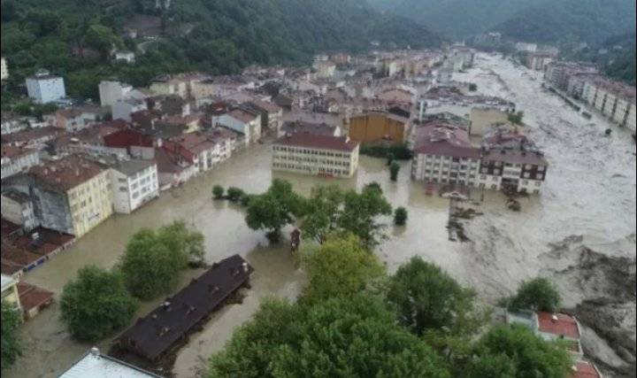 تركيا: ارتفاع عدد وفيات الفيضانات إلى 79 شخصا