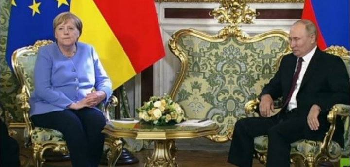 بوتين لميركل: ألمانيا لا تزال أحد الشركاء الرئيسيين لروسيا