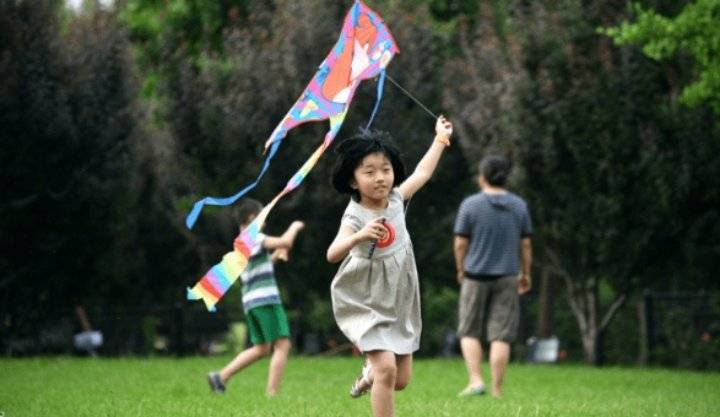 الصين تسمح لمواطنيها بإنجاب طفل ثالث