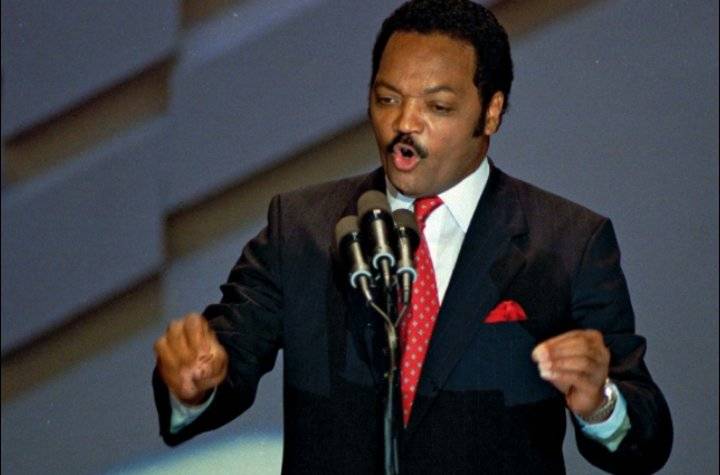 نقل الحقوقي الأمريكي جيسي جاكسون إلى المستشفى بعد إصابته بكورونا