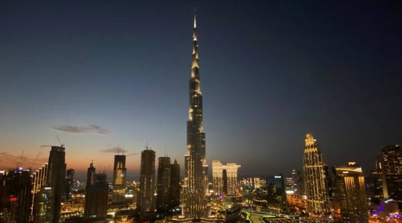 الإمارات تسجل أدنى حصيلة يومية بإصابات كورونا منذ 240 يوما