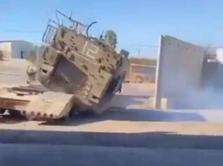 شاهد بالفيديو  انقلاب ناقلة جنود إسرائيلية.