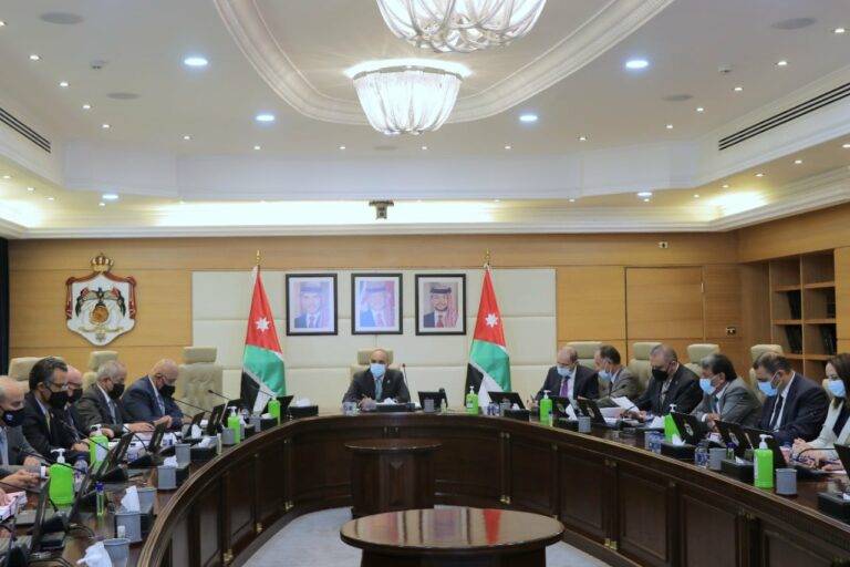 الحكومة توافق على تسوية الأوضاع الضريبيّة لـ 1200 شركة ومكلّفاً