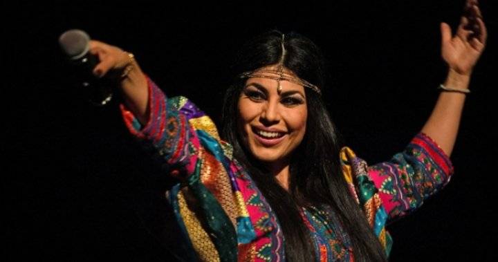 نجمة الغناء الأفغانية أريانا سعيد تروي قصة هروبها من كابول