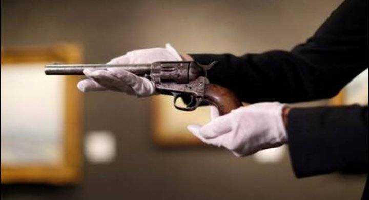 بيع مسدس بـ6 ملايين دولار