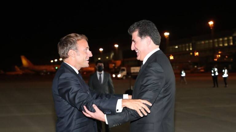 بعد بغداد.. ماكرون يصل أربيل ويلتقي بارزاني