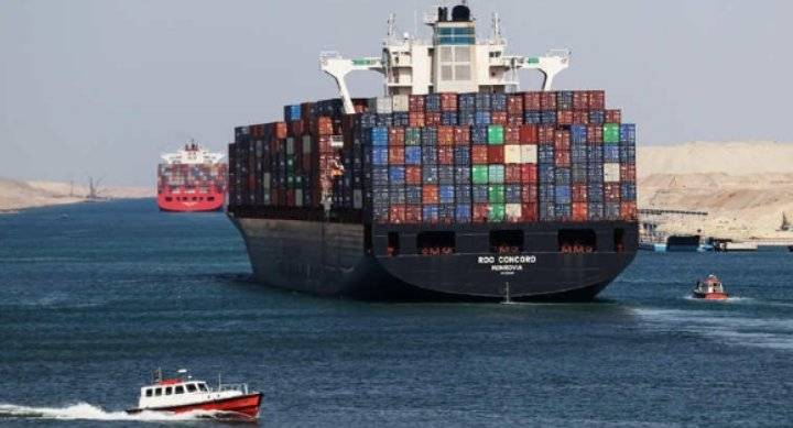 قناة السويس تكشف تفاصيل عبور أكبر سفينة حاويات