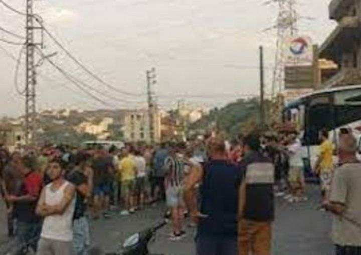 الجيش اللبناني يتدخل لنزع فتيل توتر طائفي نجم بسبب خلاف على الوقود