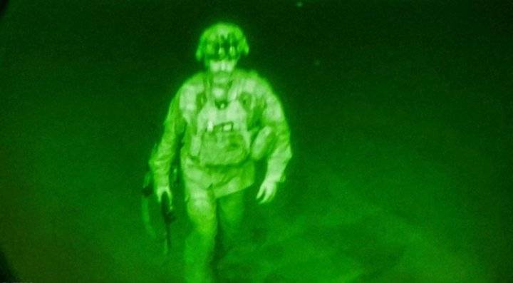 هذا هو آخر عسكري أمريكي غادر أفغانستان...بعد 20 عاماً