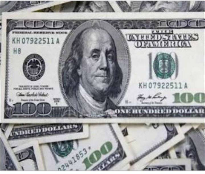 الدولار عند أدنى مستوى في 3 أسابيع والمتعاملون يترقبون مؤشرات على توقيت خفض التحفيز